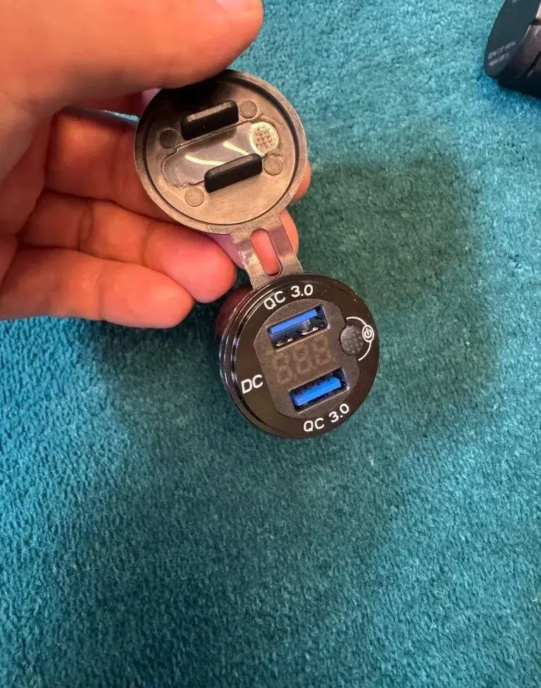 USB nabíječka do auta QC 3.0 (2×USB)