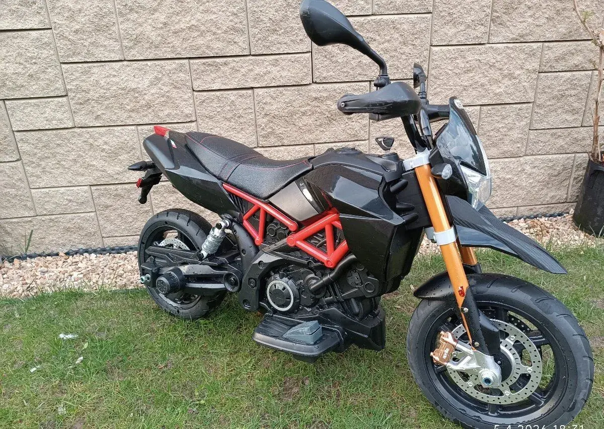Aprilia Dorsoduro 900