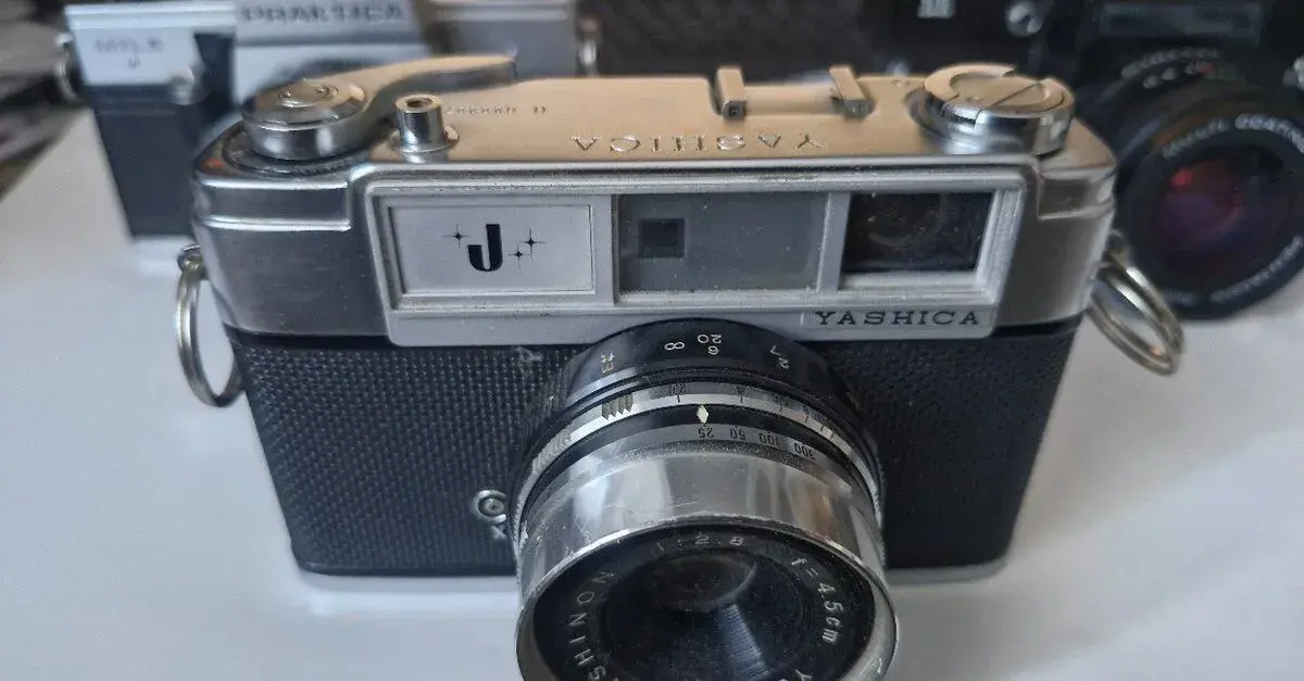 Yashica J analogový fotoaparát