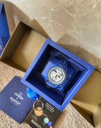 hodinky Swatch x Omega Bioceramic Snoopy