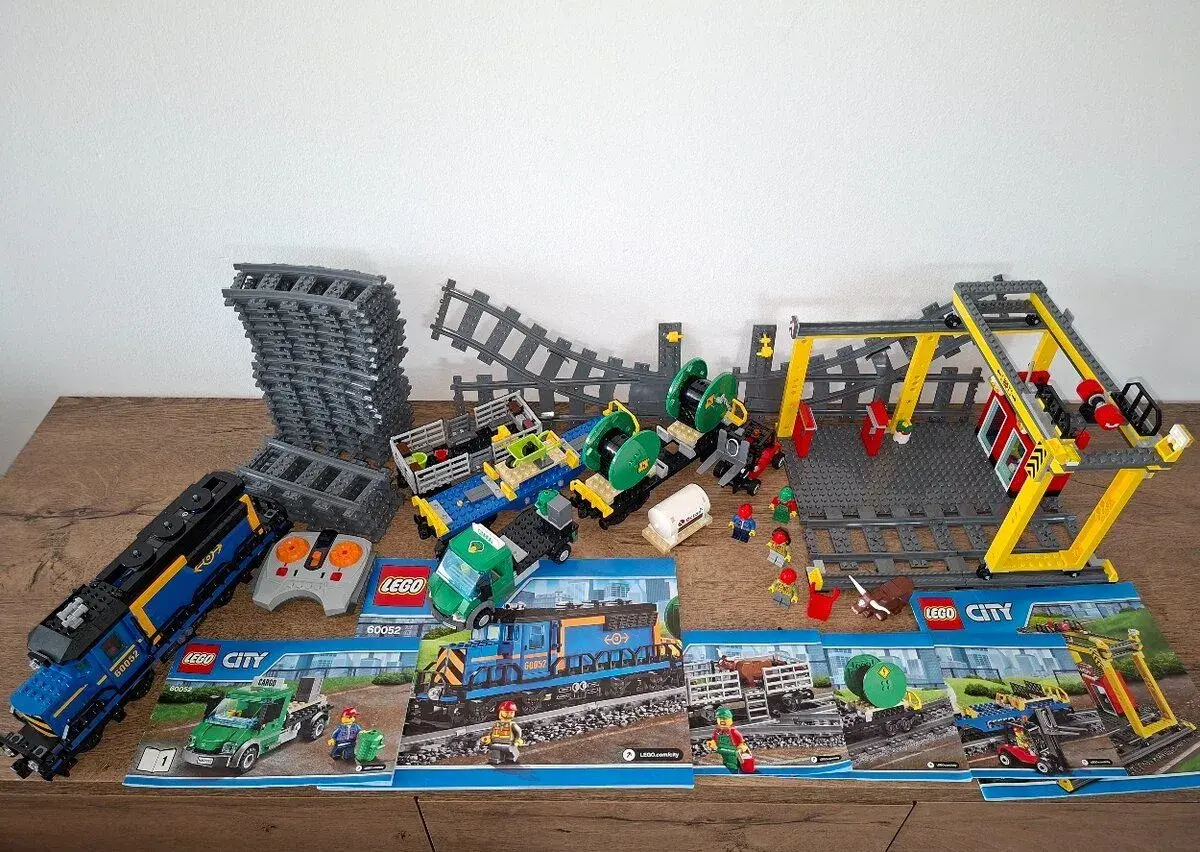 Lego 60052 - nákladní vlak