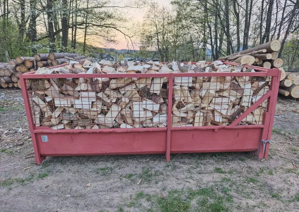 Štípané palivové dřevo