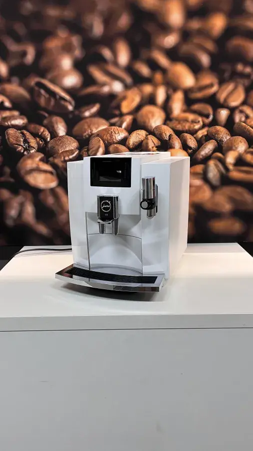 Jura E8 White (záruka, doklad)