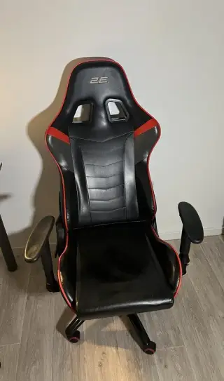 Herní křeslo 2E Gaming Bushido černo-červené, do 150 kg