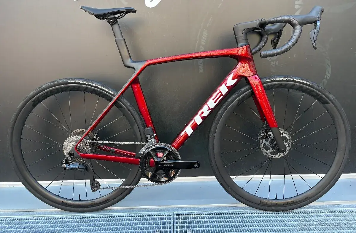 Trek Madone SL 6 Gen 8 – 2025