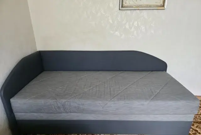Postel 200 x 95 cm s úložným prostorem