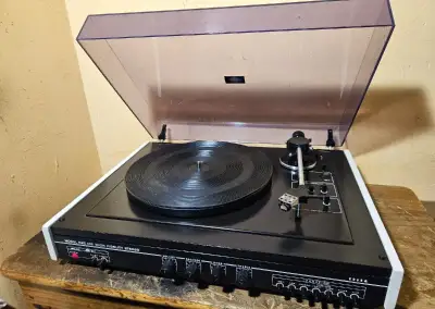 TESLA NZC 420 HiFi gramofon