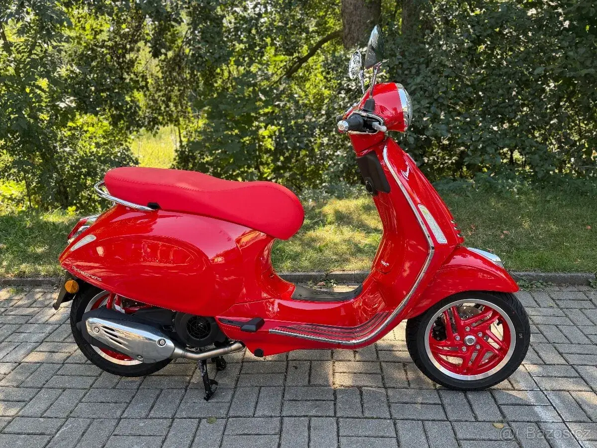 Vespa Primavera 125 Red Edice 2026