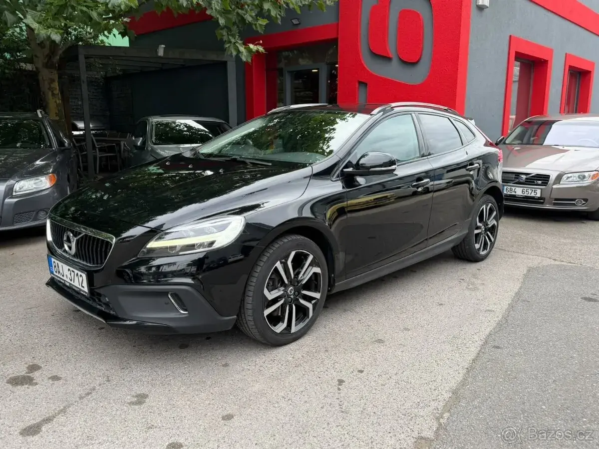 Volvo V40 – 2016, 122 000 km