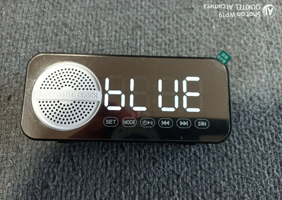 Bluetooth reproduktor s hodinami, FM rádiem, microSD