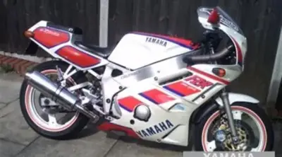 Yamaha FZR 400 svody