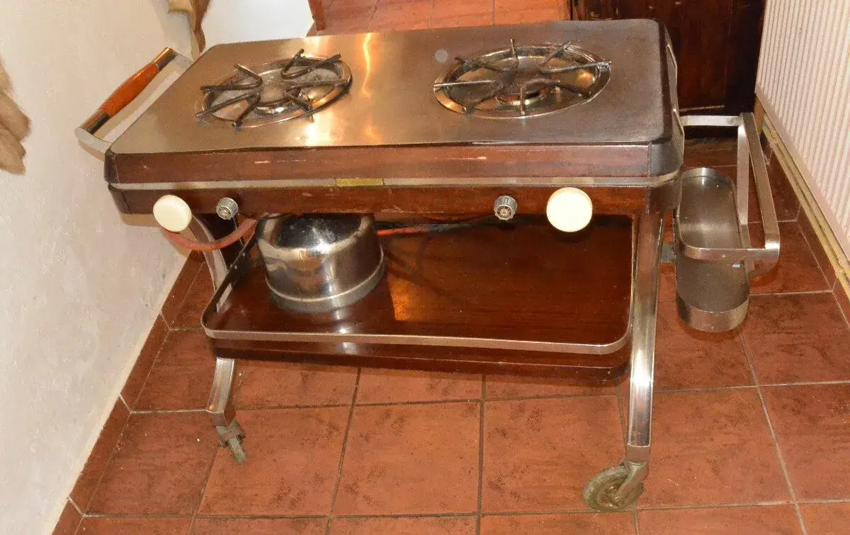 Historický flambovací stolek