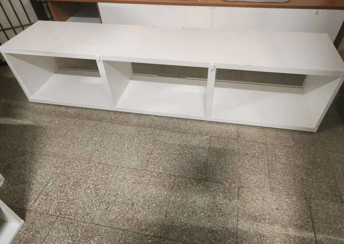 Regály bílé dlouhé 2 kusy