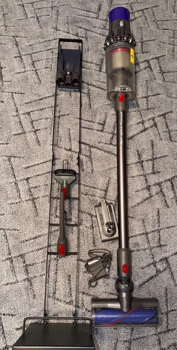 Dyson V10 - tyčový vysavač