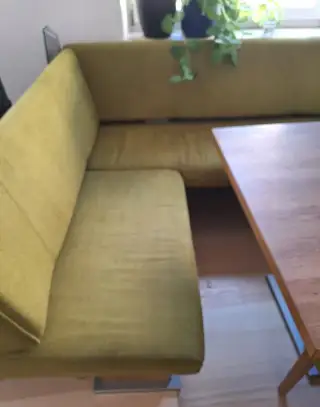 Rohová lavice k jídelním stolu