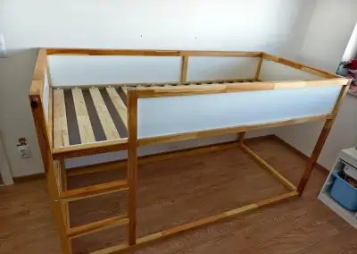Dětská oboustranná postel