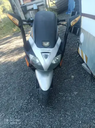 Skůtr YAMASAKI 125 ccm.