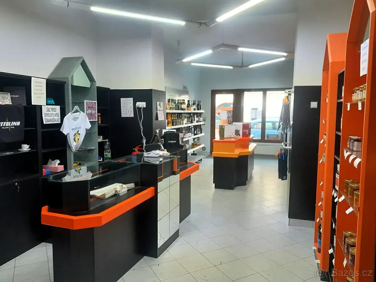 Pronájem obchodních prostor 75m2+20m2, Slaný, Soukenická, zr