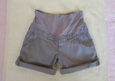 Těhotenské plátěné kraťasy H&M 40
