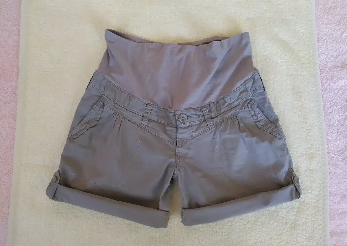 Těhotenské plátěné kraťasy H&M 40