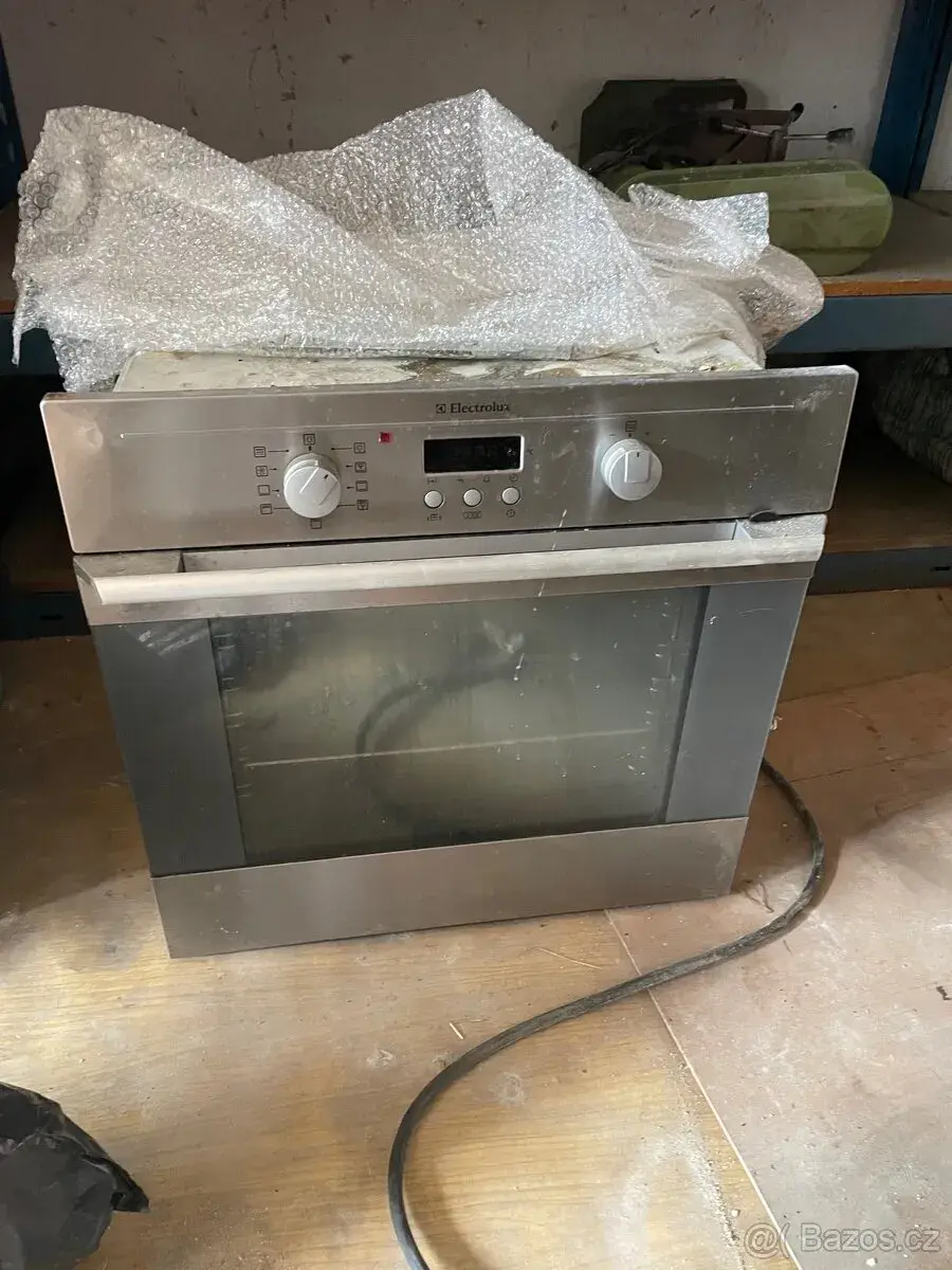 Horkovzdušná trouba ELECTROLUX 380 w