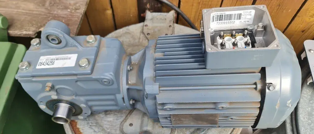 MOTOR SEW EURODRIVE 2,2KW s převodovkou