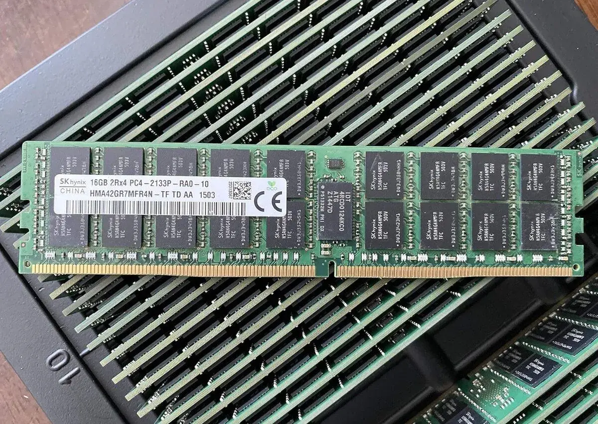 Serverové RAM DDR4 ECC RDIMM, LRDIMM 16GB-128GB 2133-3200MHz