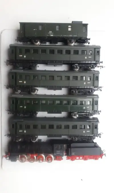 VLÁČKY - HO. MAŠINKA - BR - 55 A VAGÓNKY.