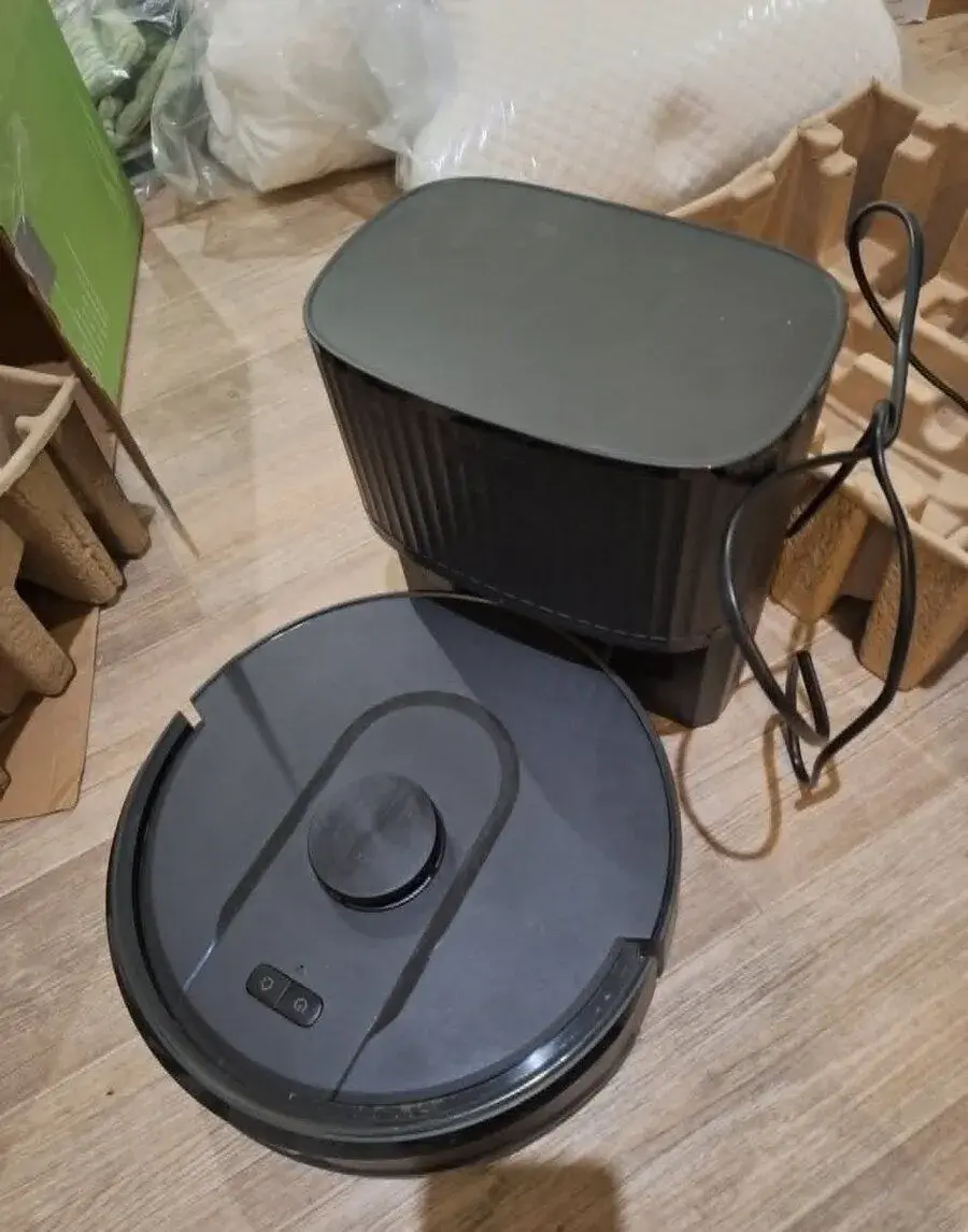 Robotický vysavač Cleanova W11
