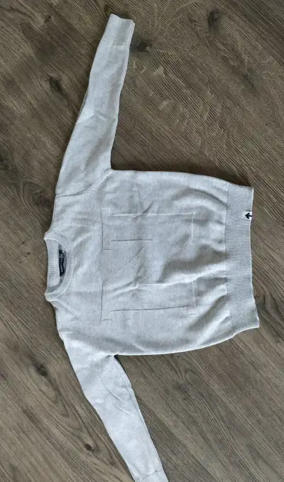 Svetr pro chlapce zn. Reserved vel. 104
