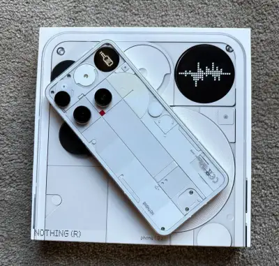 Nothing Phone (3) 12/256GB - jako nový, 7 cyklů baterie