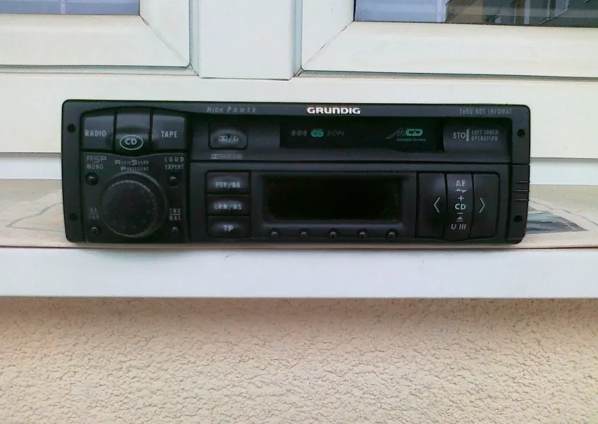 Autorádio GRUNDIG,.-.