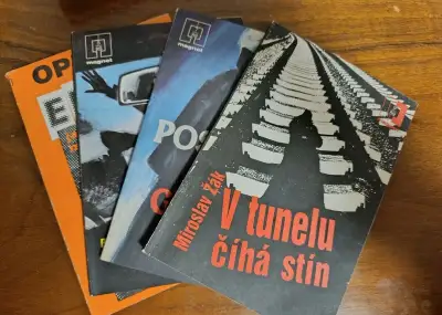 Set brožovaných knížek z edice Magnet