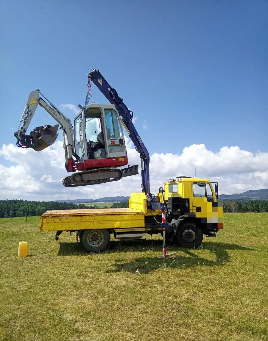 Takeuchi tb016