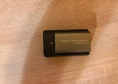 Nabíječka baterií včetně Li-ion akumulátoru 1800 mAh