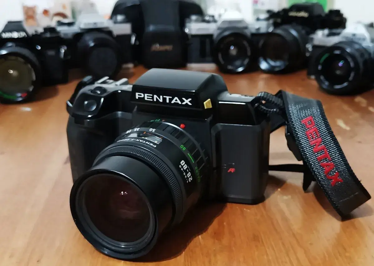 PENTAX SF7 (Pentax-F Zoom 28-80mm) - 1988