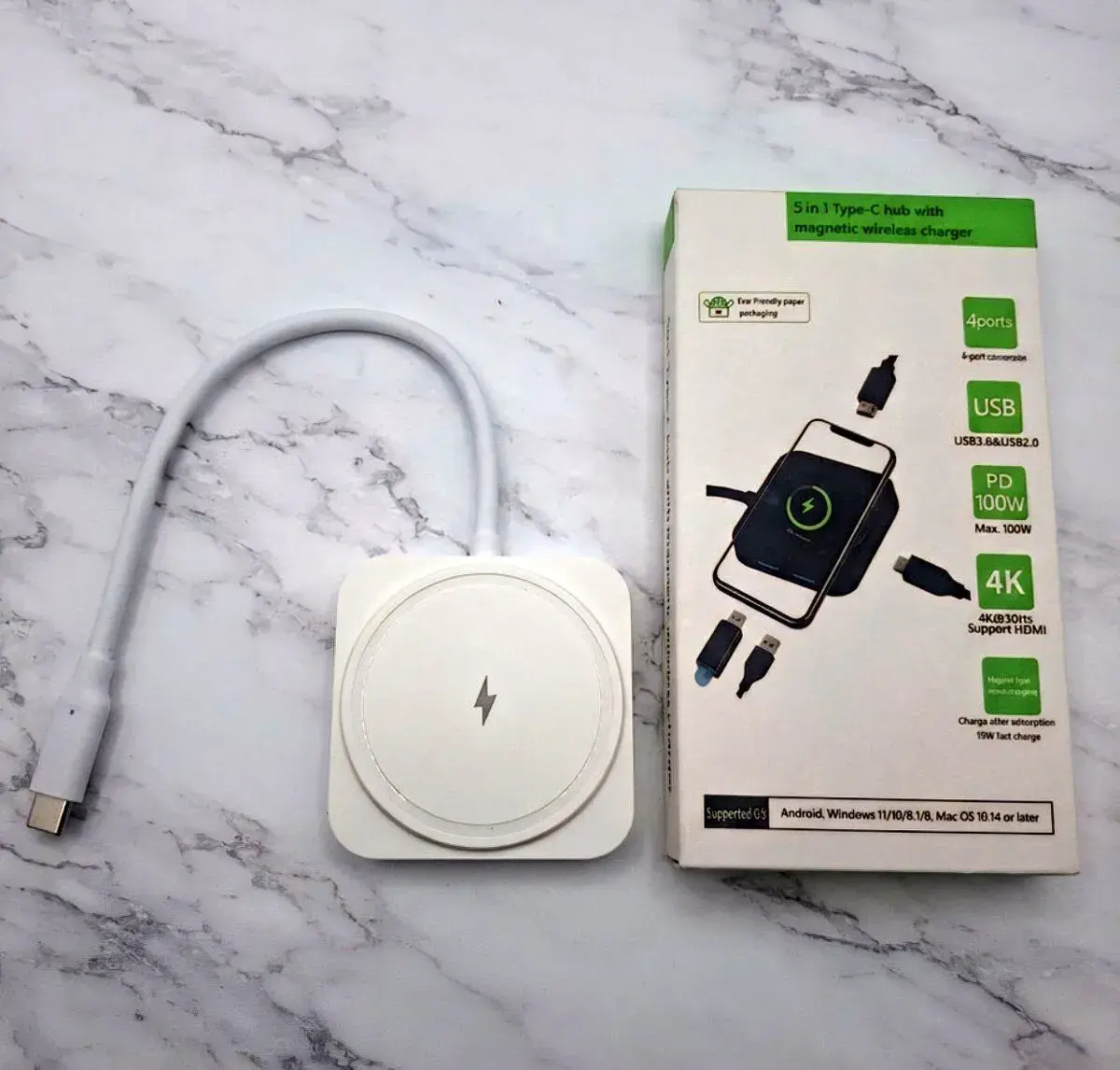 USB C dokovací stanice s bezdrátovým nabíjením. (nepoužité)