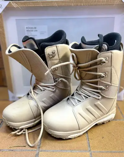 Boty na snowboard vel. 42 Adidas
