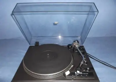 Gramofon TECHNICS SL-1900 s novou přenoskou