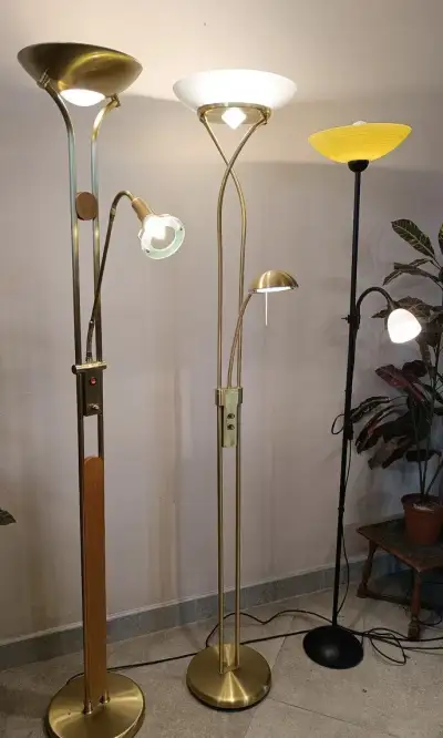 Podlahové lampy.