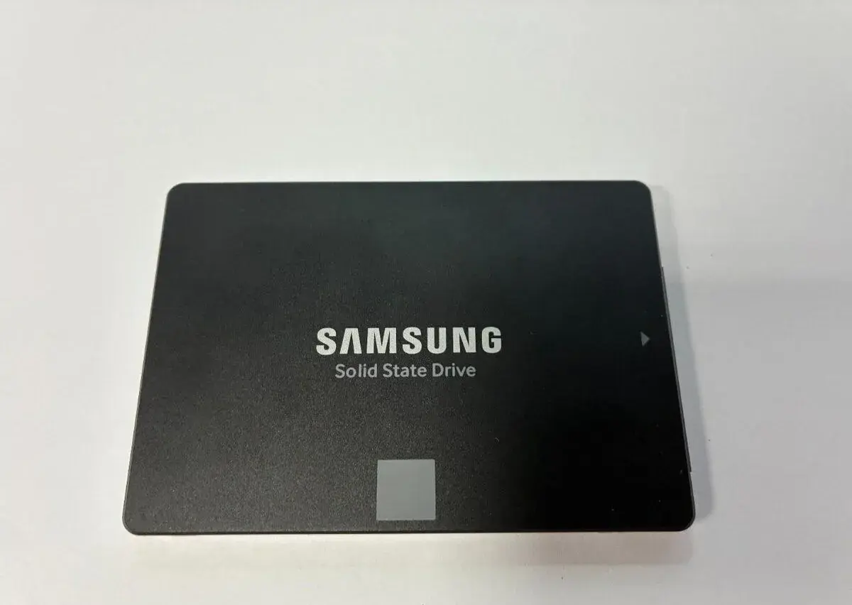 3x SSD Samsung EVO 870 - 2x 1TB a 1x 500GB (stav 99%)