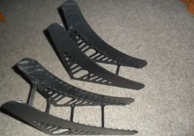 stojan pod klávesy, pořadač na kazety, taška na LP