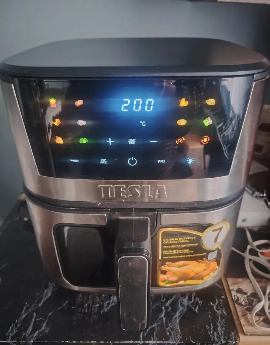 Horkovzdušná fritéza Tesla
