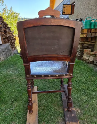Starožitné křeslo