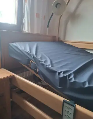 zdravotní elektrická polohovací postel