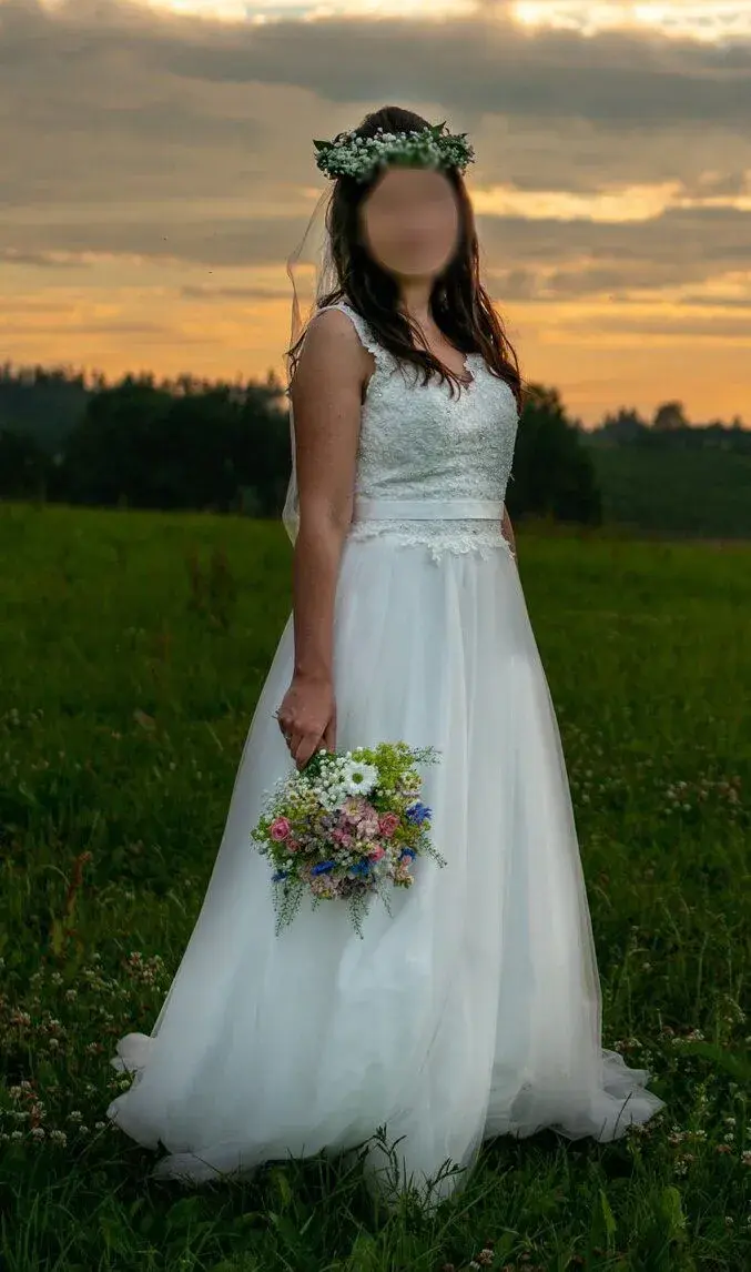 Svatební šaty