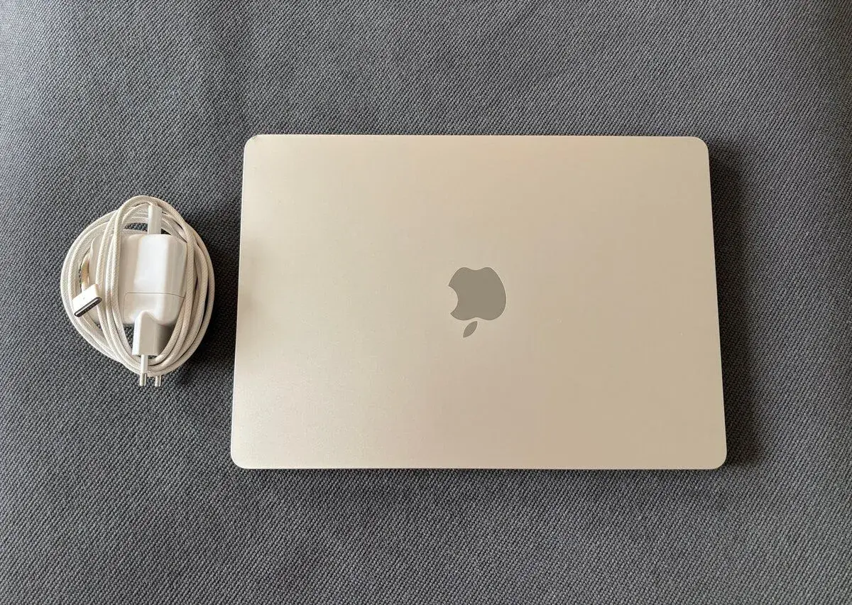 Apple MacBook Air M2 8 GB Starlight