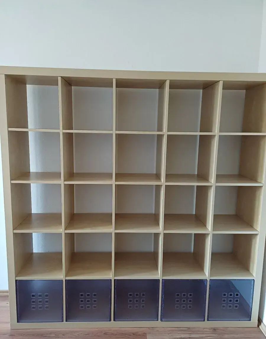 Police + úložné boxy