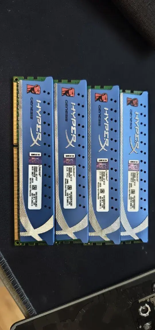 Rám 4× 4 g kinkston HyperX DDR 3 16gb