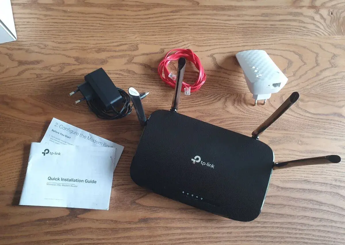 TP-Link Archer VR300 VDSL modem/router a TP-Link RE200 AC750